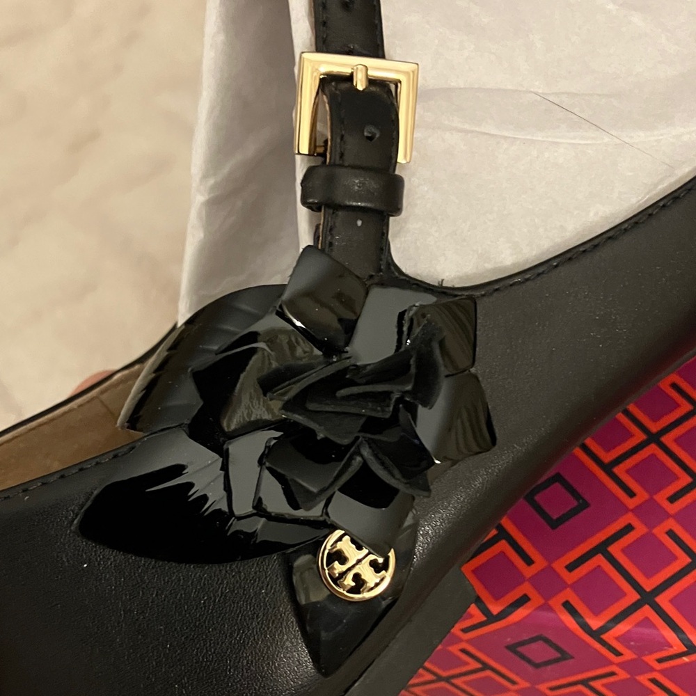 Elegant New With Tags Tory Burch Black T-Strap Cap Toe Flat Women's Shoes 7M - Picture 8 of 13
